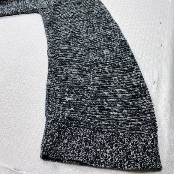 BCBGeneration Cropped Gray Wide Sleeve Sweater - Picture 5 of 10